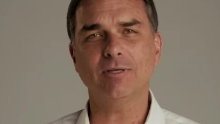 Investigan al candidato Flávio Bolsonaro por corrupción y lavado