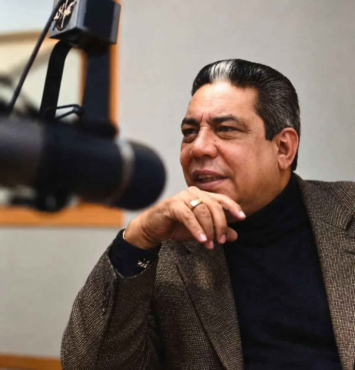 Francis Méndez, voz de "Señor bolero" en Nueva York, muere a los 75 años