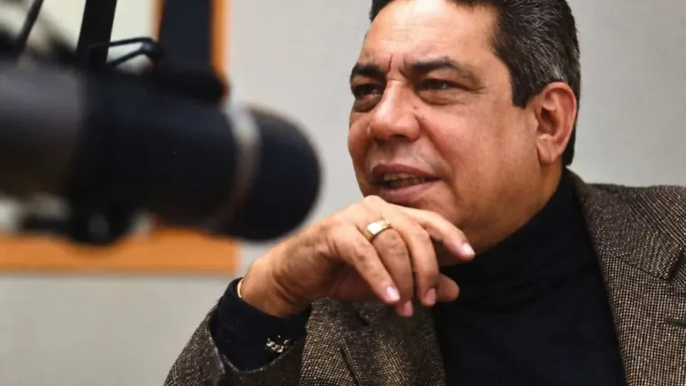 Francis Méndez, voz de "Señor bolero" en Nueva York, muere a