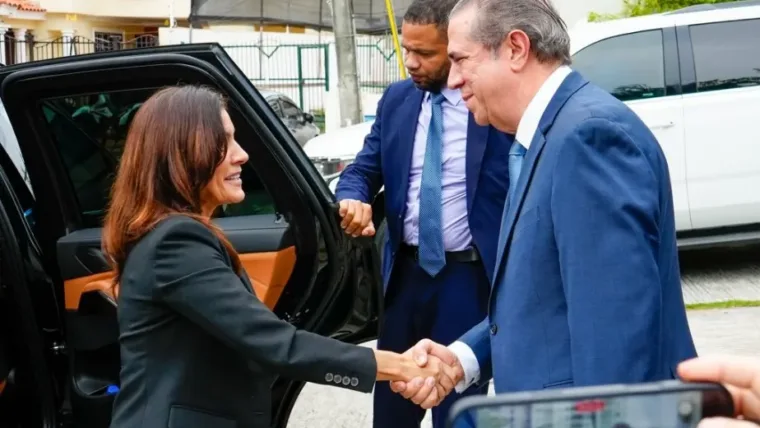 Francisco Javier García se reúne con embajadora de EE. UU. en
