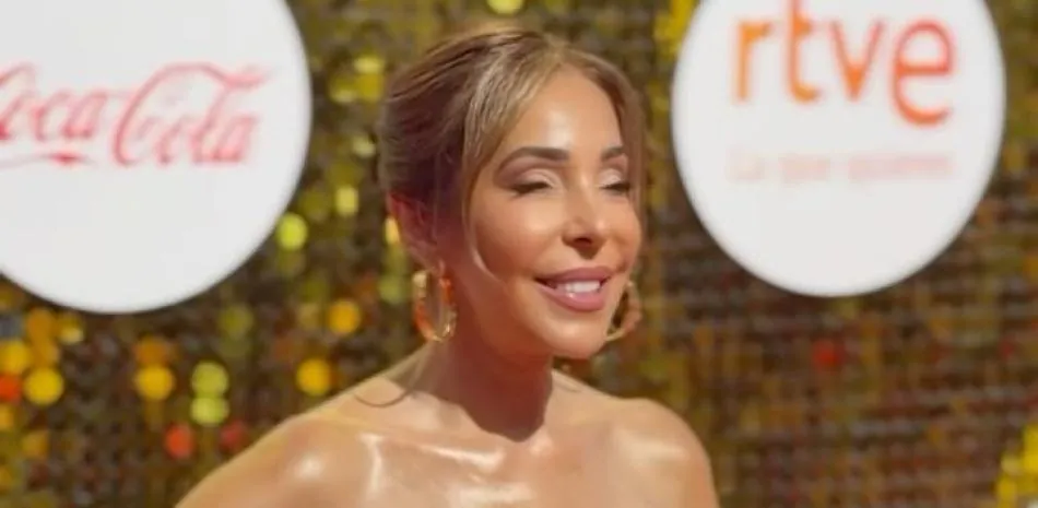 Gelena Solano revela que recibió atención médica durante Premios Juventud 2026 por presión alta