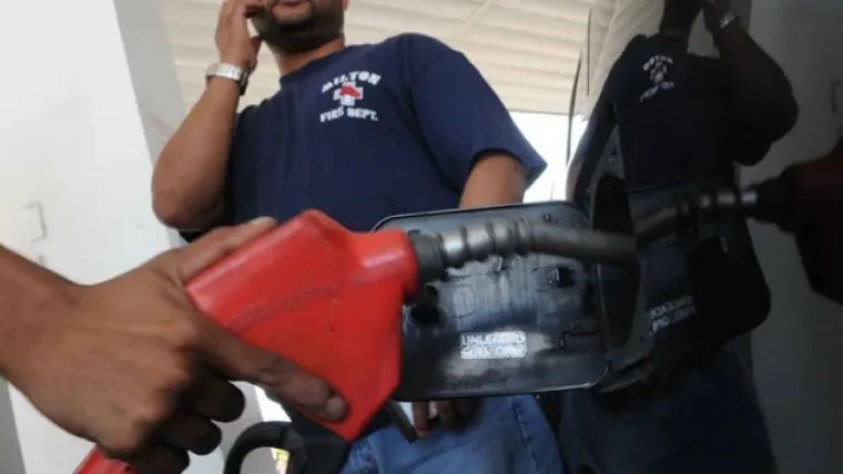 Gobierno congela el precio de los combustibles