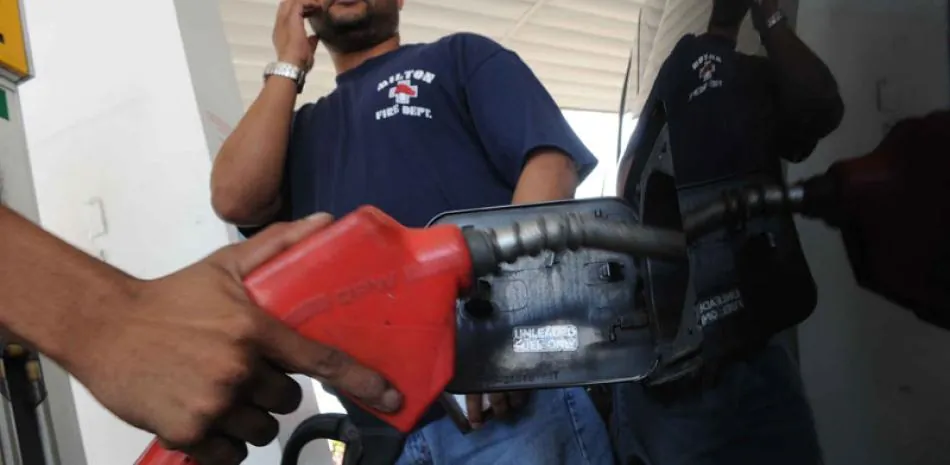 Gobierno congela el precio de los combustibles
