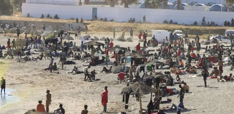 Gobierno de España toma control del puerto de Ceuta para alojar a los migrantes