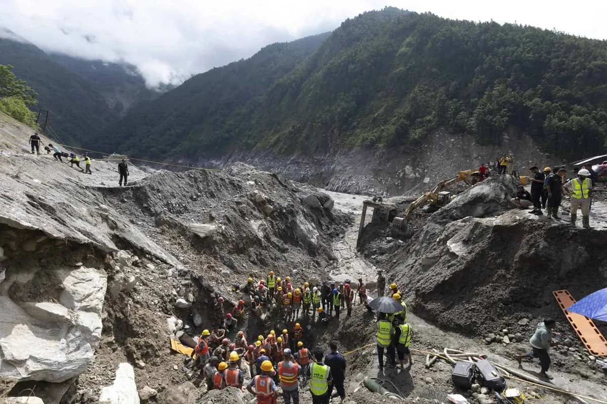 Gobierno de Nepal actualiza cifra de muertos por riadas a 1384