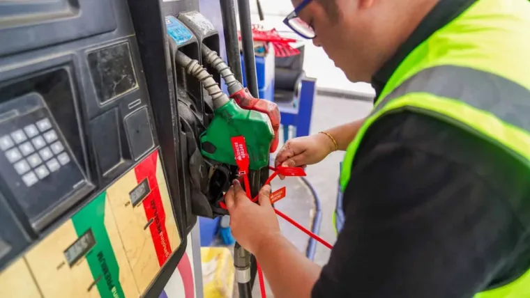 Gobierno decide congelar precios de las gasolinas, el gasoil