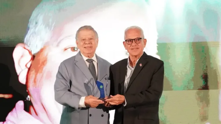 Gustavo Rodríguez agradece reconocimiento de la Asociación de