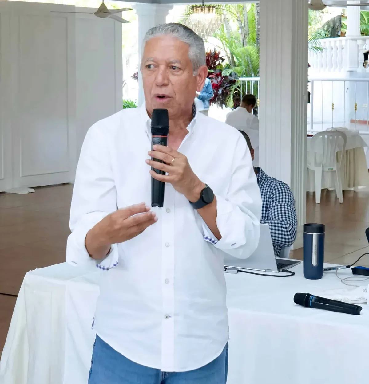 Héctor Guzmán advierte situación "explosiva" por costo de alimentos y cuestiona discurso oficial