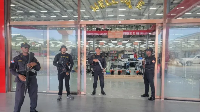 Incautan más de 5,800 mercancías ilícitas en comercios chinos