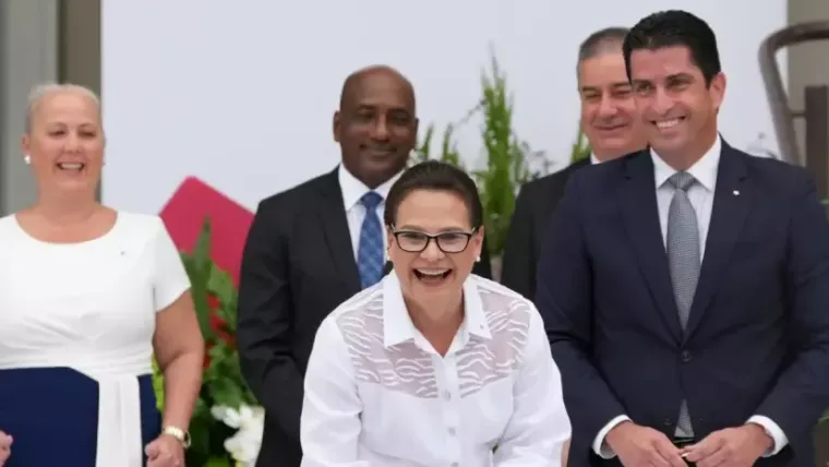 Ingeniera asume la dirección del Canal de Panamá