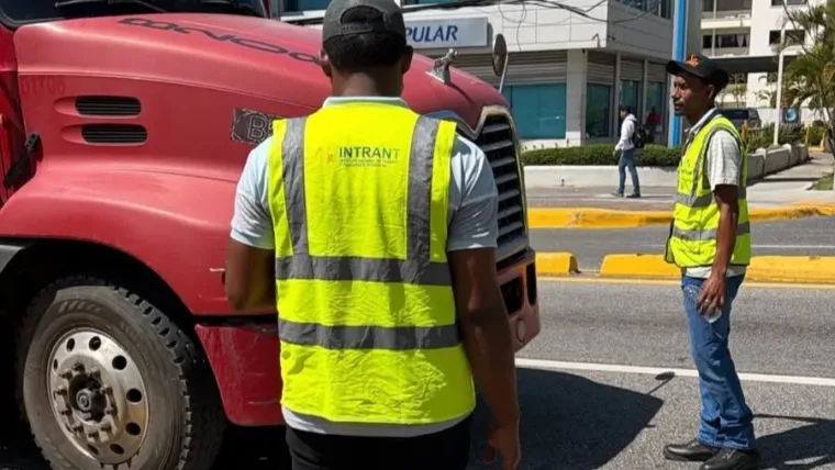 Intrant retiene 54 vehículos por violaciones a la Ley 63-17