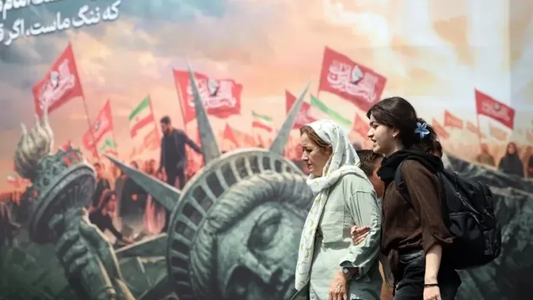 Irán acusa a EEUU de probar armas químicas en ataque