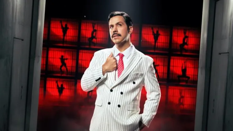 Javier Grullón se pone la piel de Billy Flynn en “Chicago: El