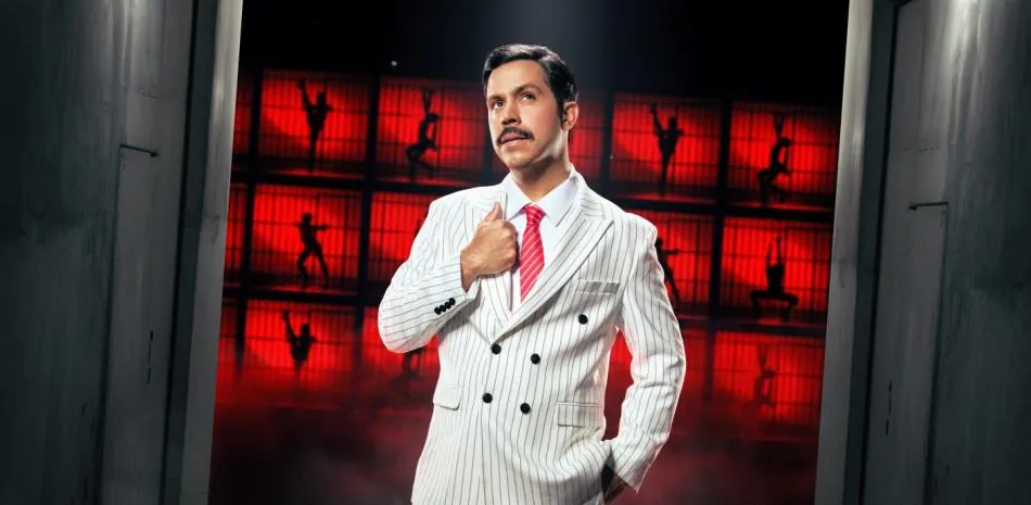 Javier Grullón se pone la piel de Billy Flynn en “Chicago: El Musical”