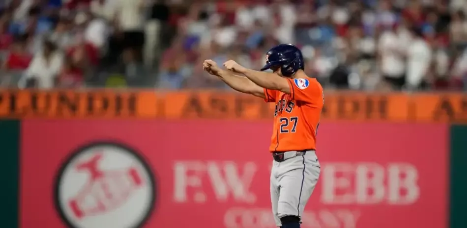 José Altuve, con doble a Cristopher Sánchez, llega a los 2 mil 500 hits