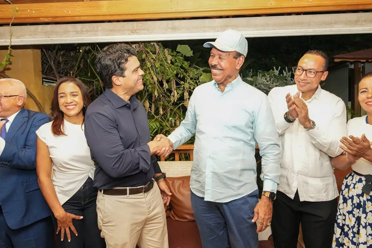 José Montás oficializa respaldo a Wellington Arnaud junto a su equipo político de San Cristóbal