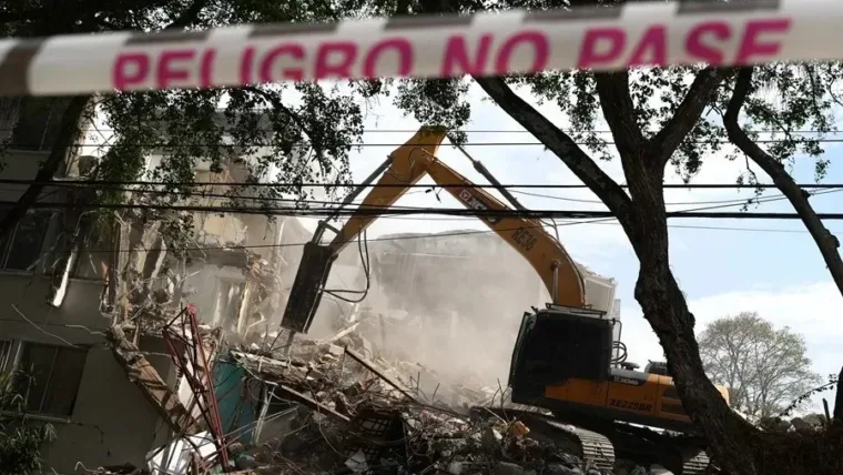 La ciudad colombiana de Cali comienza a demoler edificios