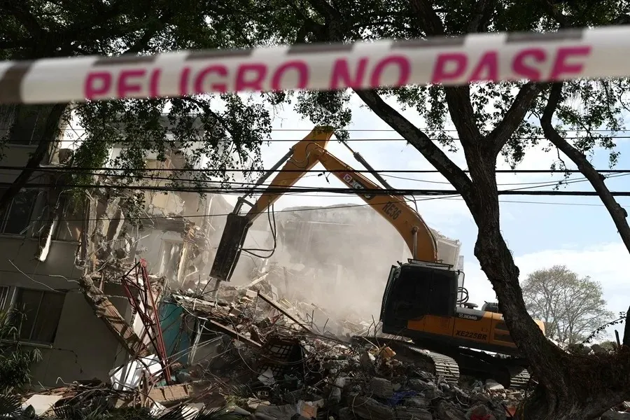 La ciudad colombiana de Cali comienza a demoler edificios afectados por el terremoto
