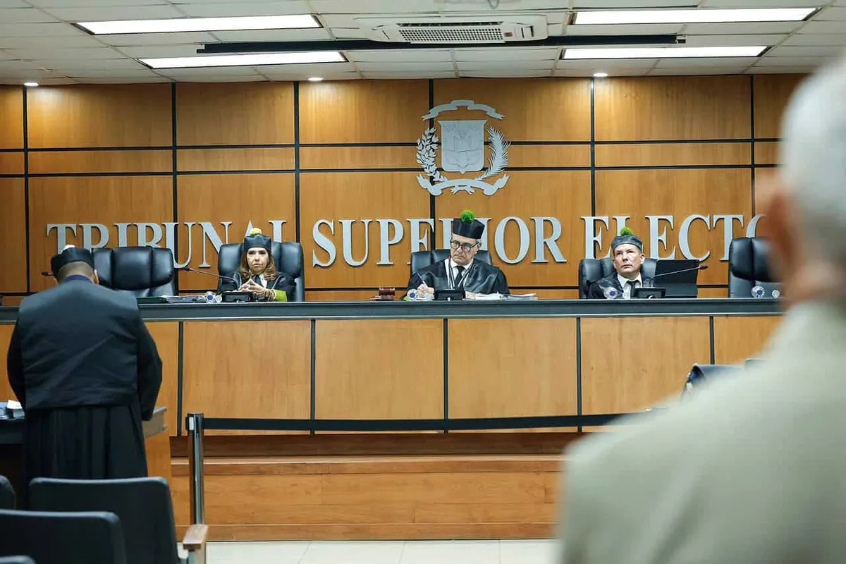 La JCE defiende a capa y espada el veto de encuestas