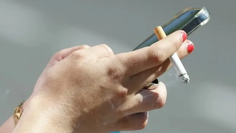 La OMS confirma que fumar puede reducir las posibilidades de