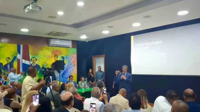 Leonel advierte a FP que afiliación a partidos no garantiza