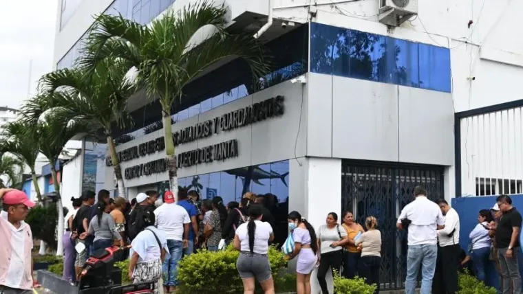 Liberados 28 tripulantes de dos embarcaciones interceptadas y