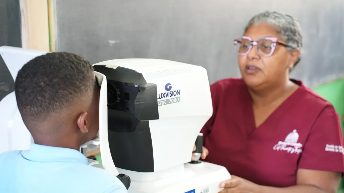 Lleva servicios de salud bucal, visual, auditiva y epidemiológica a niños provincia Dajabón