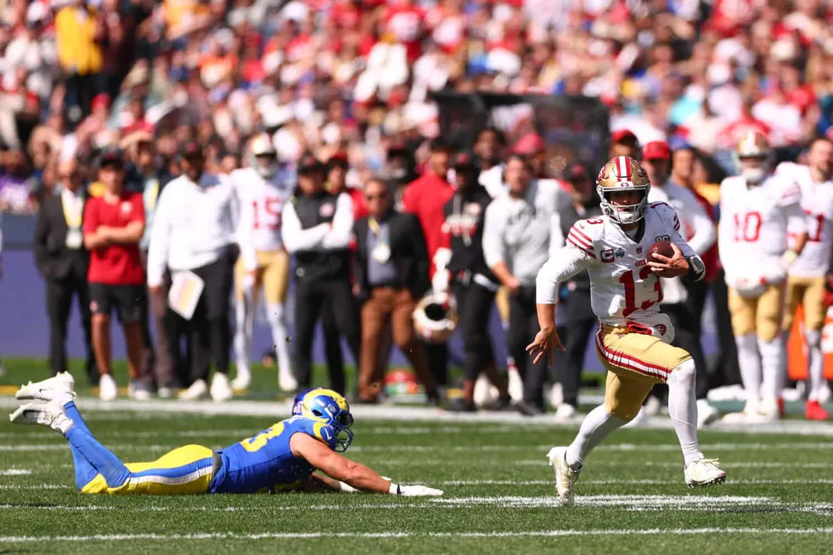 Los 49ers devoran a los Rams ante 100,021 espectadores en Australia
