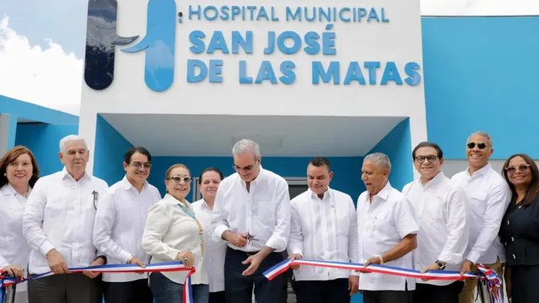 Luis Abinader encabeza inauguración del remozado Hospital