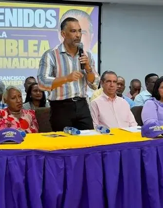 Luis Alberto activa trabajo político en Santo Domingo