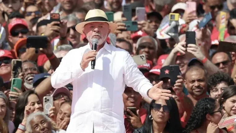 Lula promete defender las riquezas de Brasil y avisa