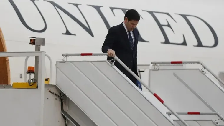 Marco Rubio llega a Ecuador para reunirse con Noboa y