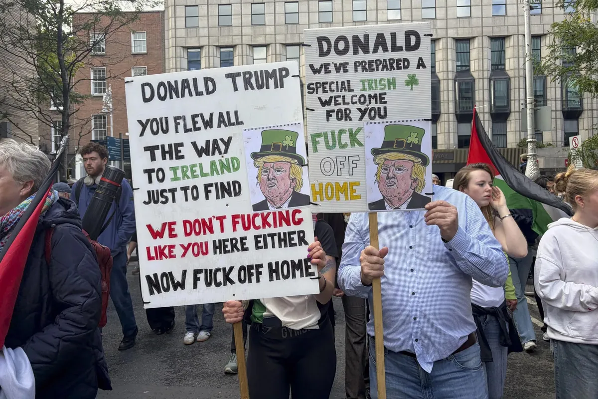 Más de 10.000 protestan contra Trump en Dublín