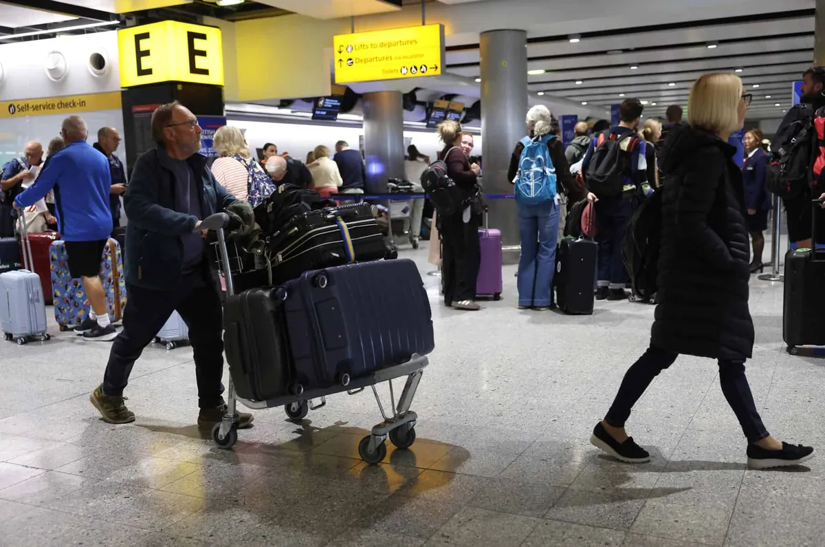 Más de 2,000 vuelos cancelados en Reino Unido en apenas dos días por un problema técnico