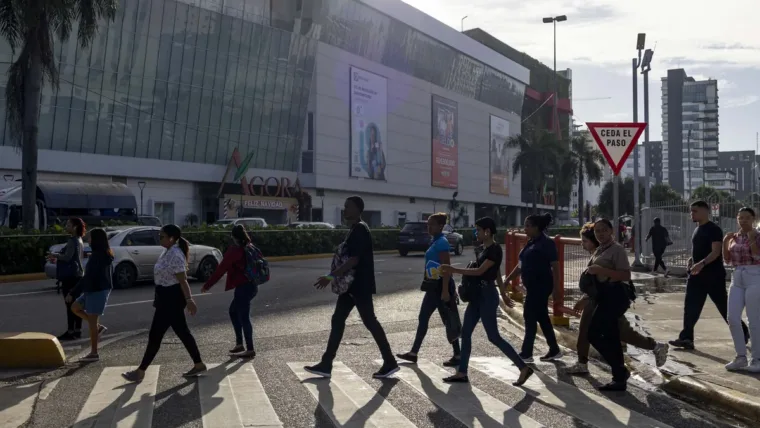 Mayoría de dominicanos alcanza su pico salarial entre los 31