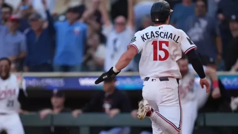 Mellizos vencen a los Yankees 5-4 en 13 entradas con un