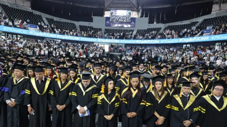 ¡Meta cumplida! 953 estudiantes de la PUCMM se convierten en
