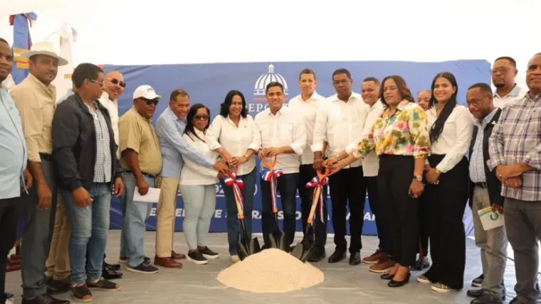 Miderec inicia construcción de 7 multiusos en la Región Sur