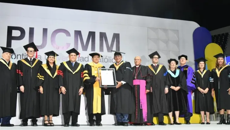 Miguel Franjul exhorta a estudiantes a actuar con humanidad