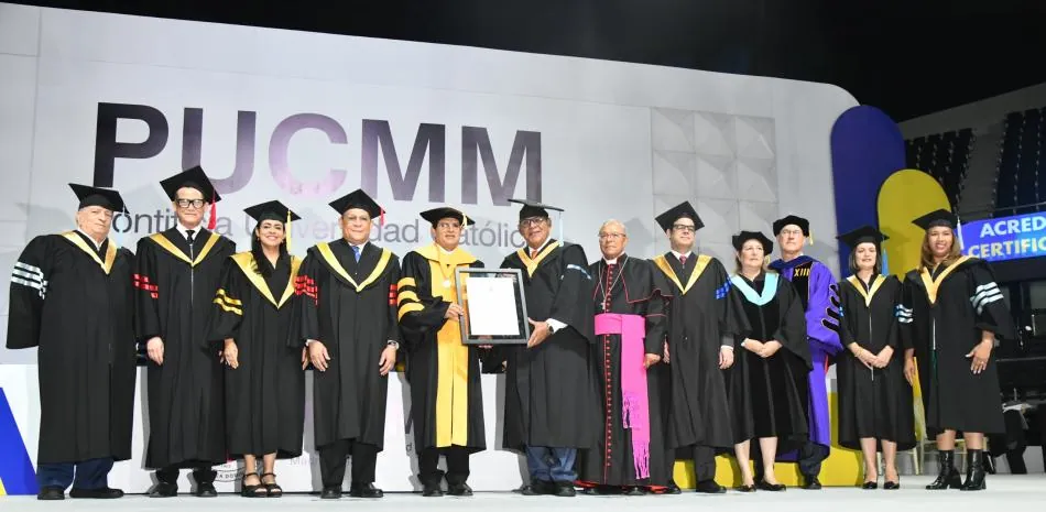Miguel Franjul exhorta a estudiantes a actuar con humanidad