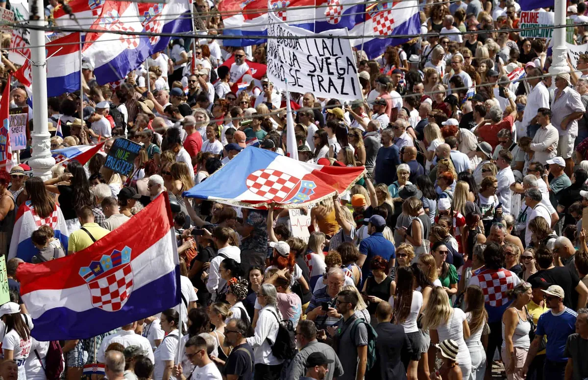 Miles de croatas protestan contra un vertido tóxico ilegal cerca de un parque natural