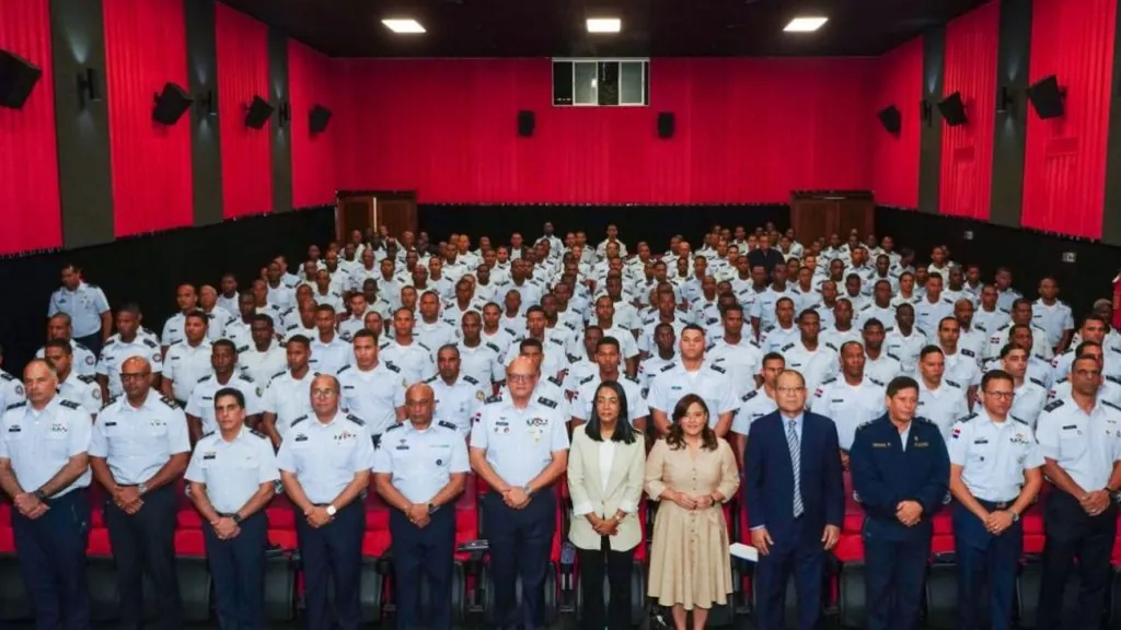 Ministerio de la Mujer realiza jornada de prevención de violencia dirigida a militares