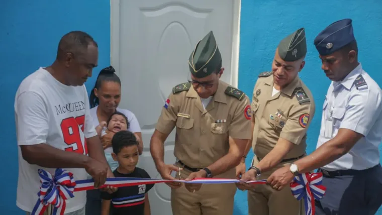 Ministro de Defensa dispone construcción y entrega de