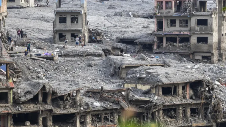 Nepal eleva a 1,355 los muertos y mantiene en 5,000 los