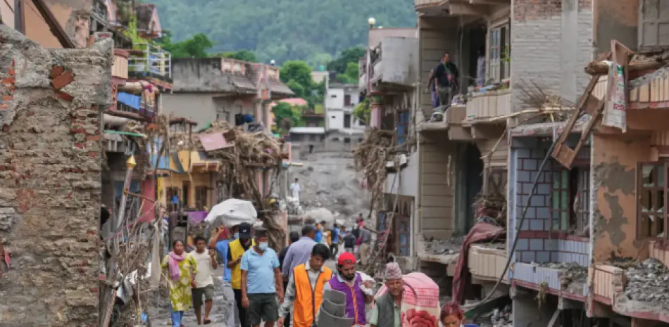 Nepal necesita más de 4.700 millones para reconstrucción del país tras la riada, según sus cálculos