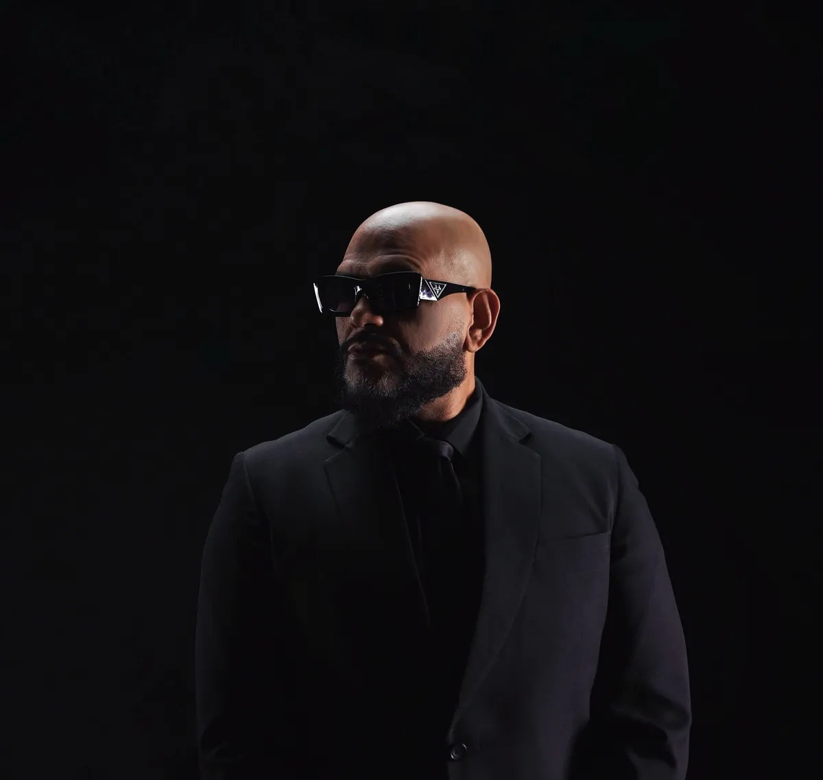 OVNI explora los límites del rap con su nuevo sencillo "Raya X Raya"