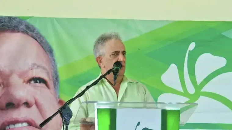 “Perdón por apoyar al PRM”, exclama dirigente oficialista al