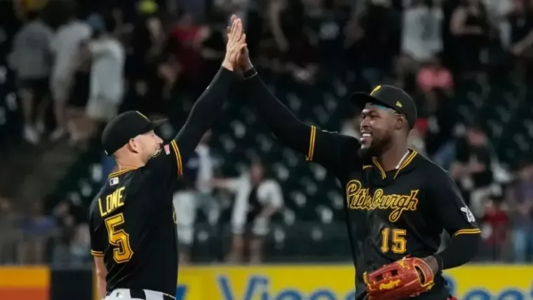 Piratas con 18 hits, incluyendo tres de Oneil Cruz, doblegan