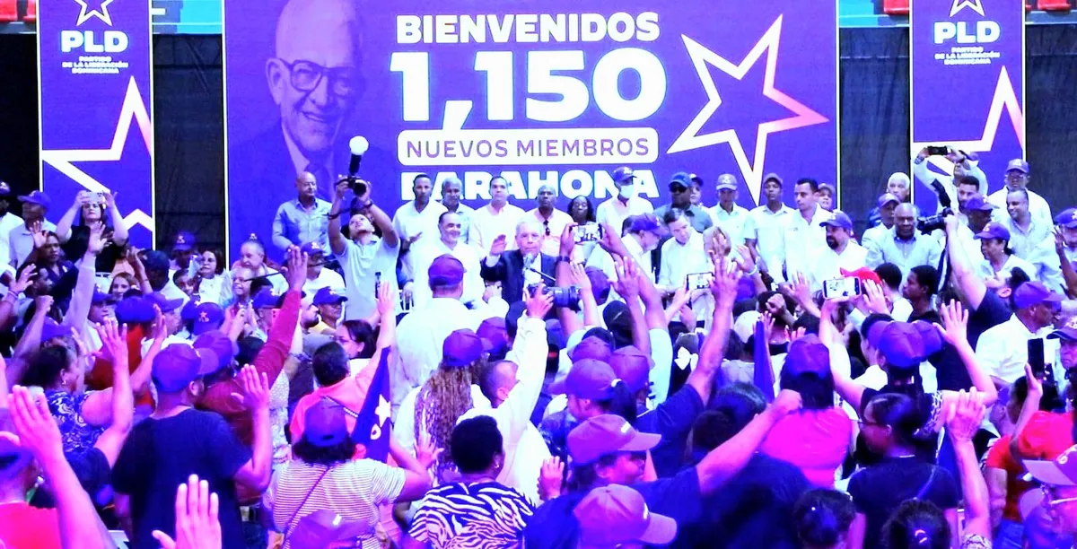 PLD juramenta a 1,150 nuevos miembros durante acto en Barahona