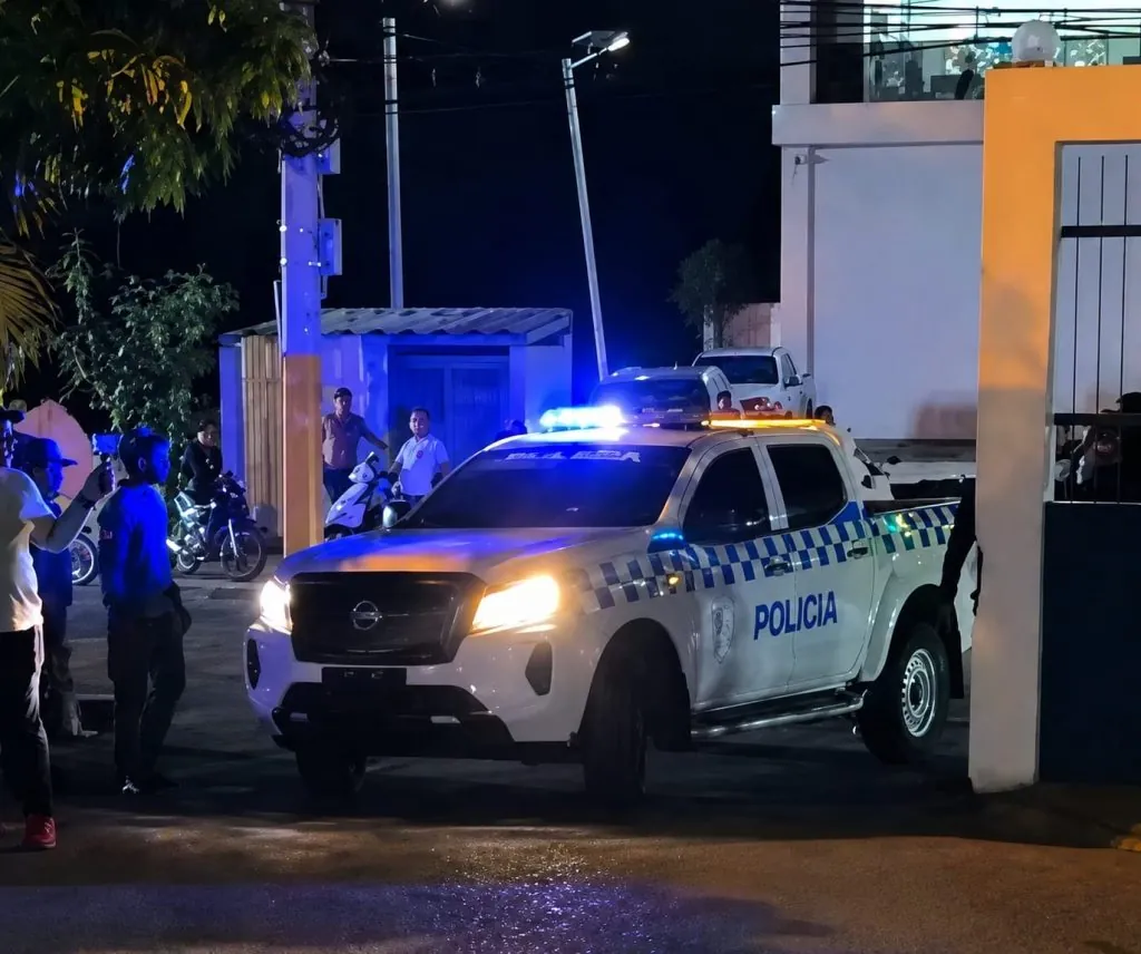 Policía busca a responsables de ataque a tiros que dejó dos muertos en Boca Chica